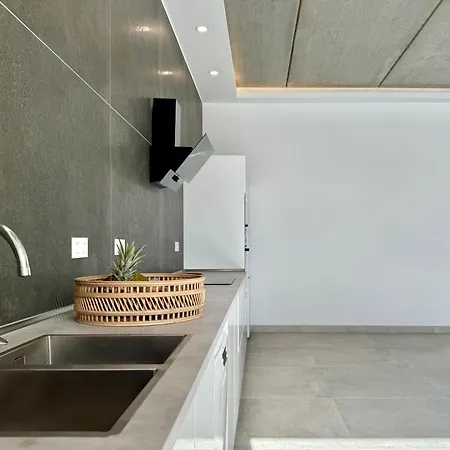 Canaryislandshost I Calma * Teguise