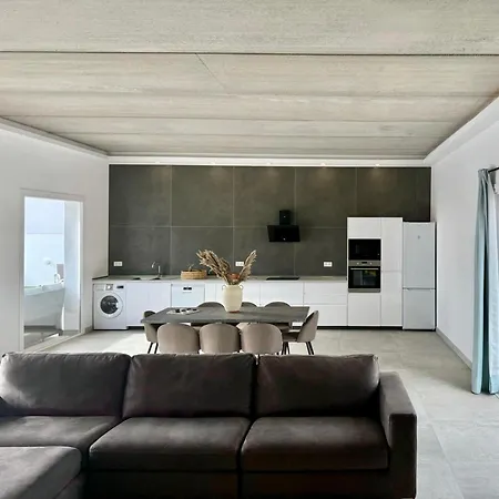 Canaryislandshost I Calma * Teguise